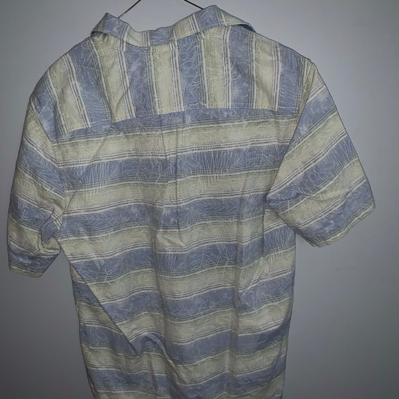 Size M Tommy Bahama Short Sleeve Button Down Shirt - Picture 2 of 4